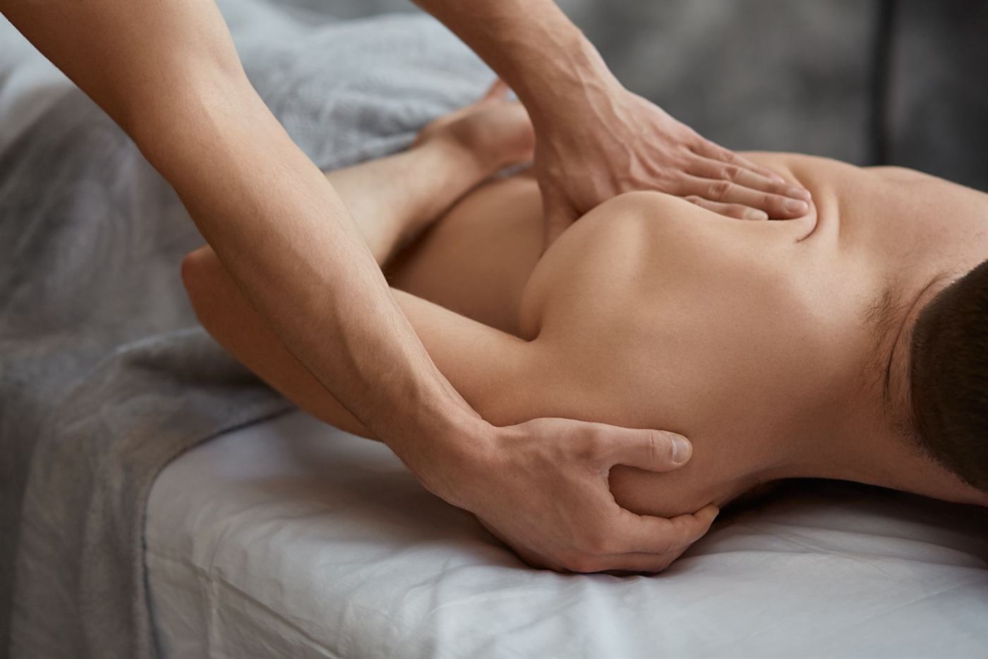 Gezielte Behandlung der Schulter bei physio54