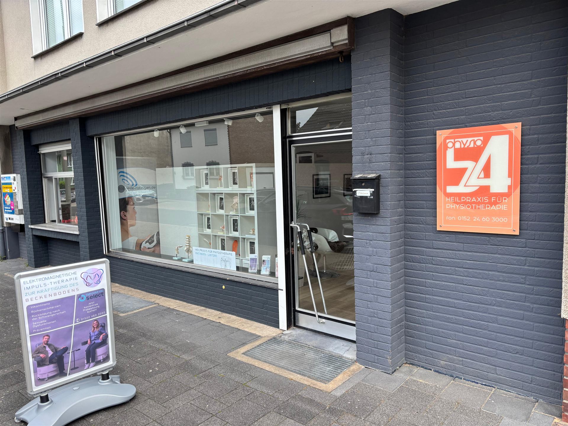 Die Praxis physio54 an der Duisburger Straße in Ratingen-Lintorf von außen